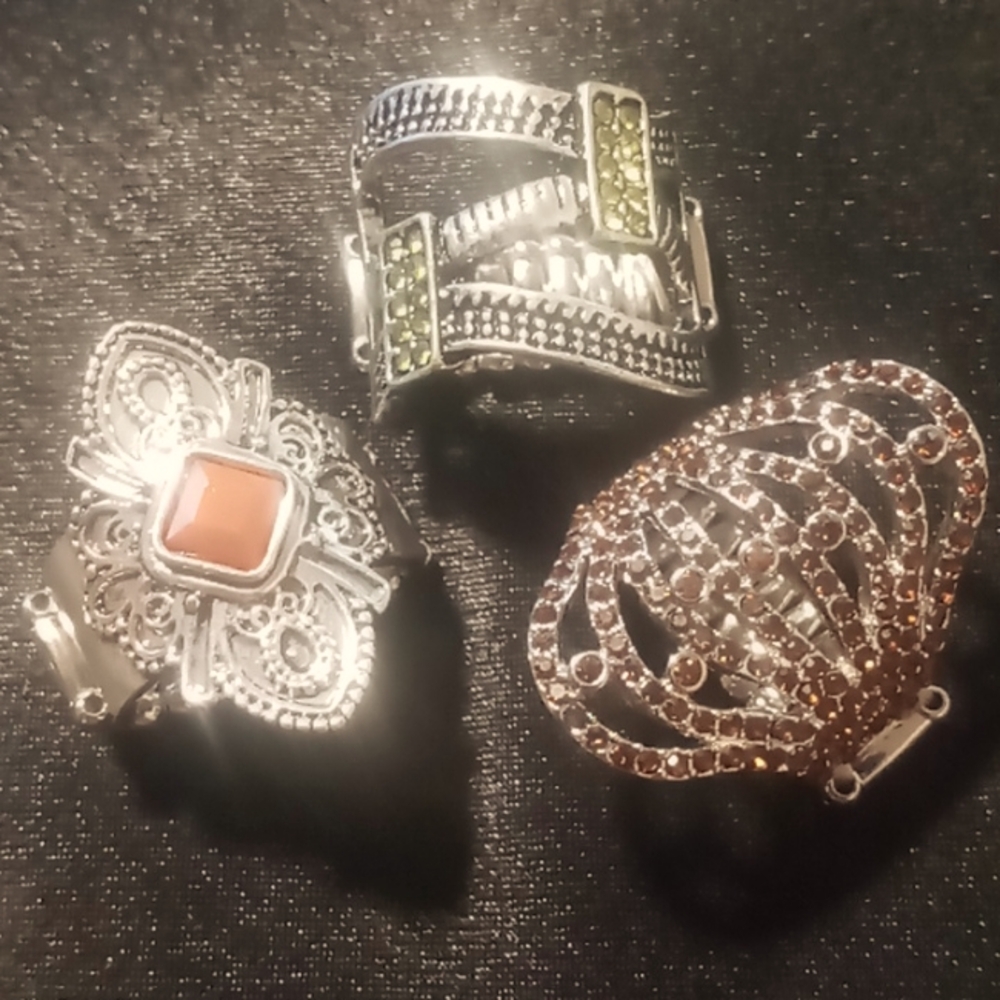 Statement rings 3 coral, green & red accents expandable nwt
